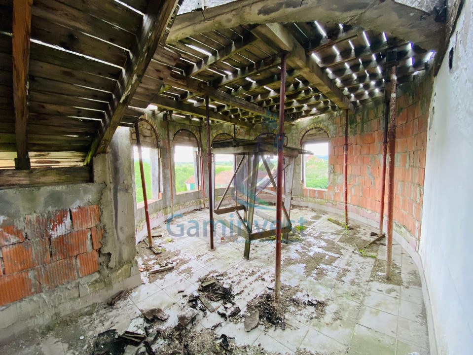 Building for sale for hotel development, 50 km from Oradea, Bihor