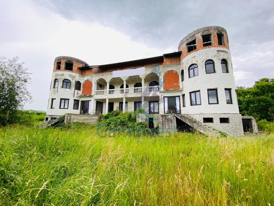 Cladire de vanzare pentru dezvoltare hotel, la 50 km de Oradea, Bihor
