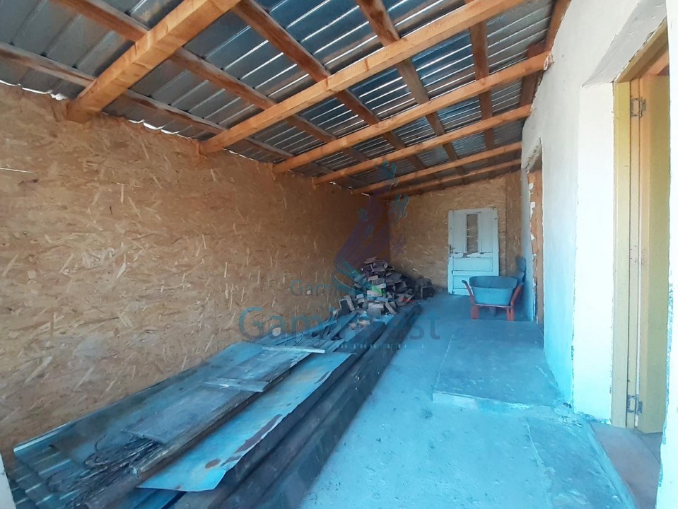 Teren de vanzare cu casa demolabila situat in zona Metro Oradea, Judetul Bihor