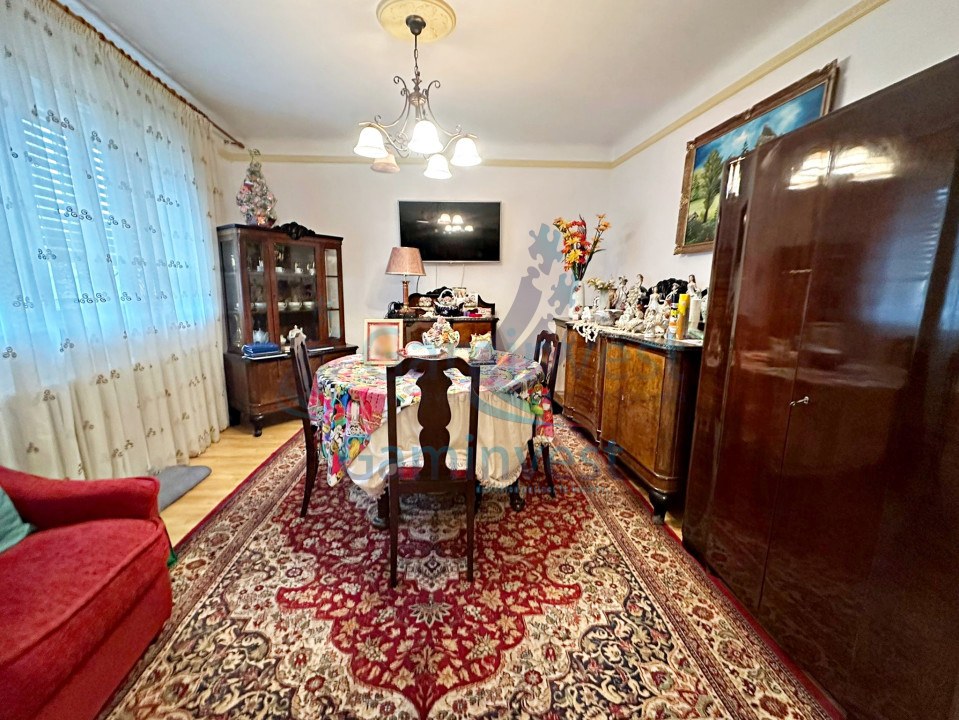 For sale! Building with commercial space and 2 apartments in Rogerius, Oradea, Bihor district