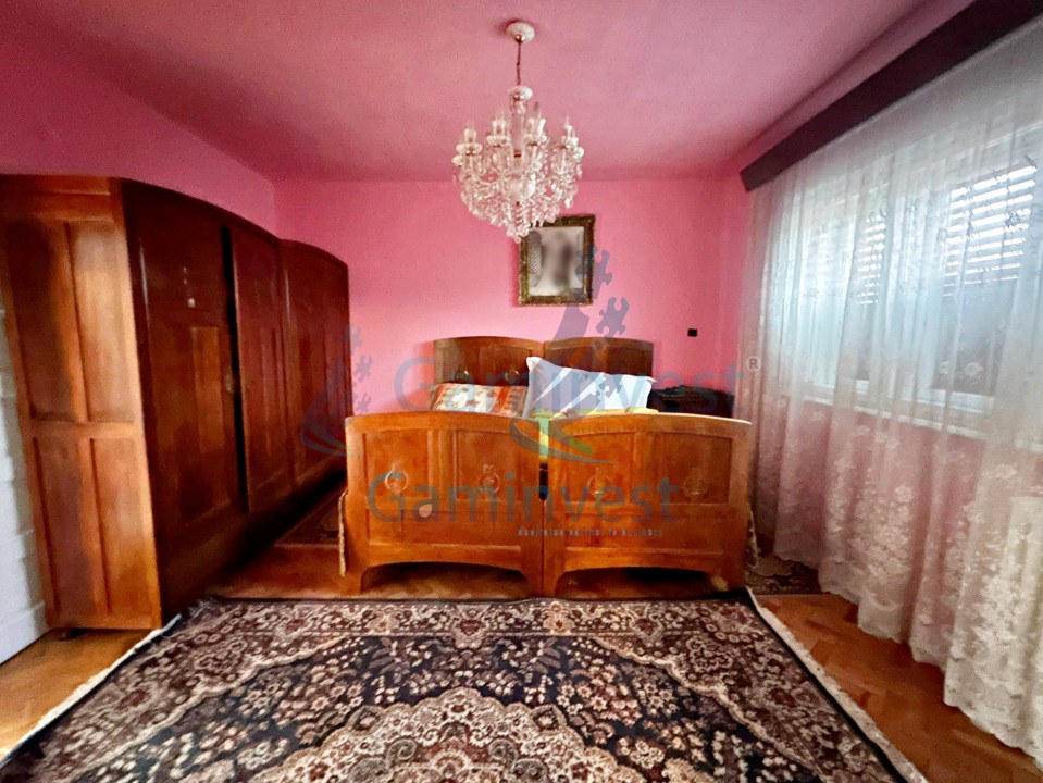 For sale! Building with commercial space and 2 apartments in Rogerius, Oradea, Bihor district