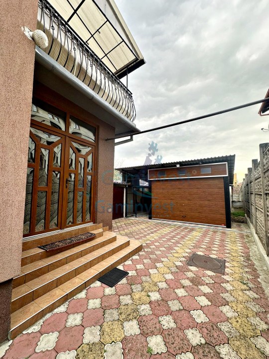 De vanzare cladire cu spatiu comercial si 2 apartamente in cartier Rogerius, Oradea, Bihor