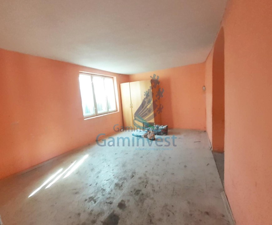 Teren de vanzare cu casa demolabila situat in zona Metro Oradea, Judetul Bihor