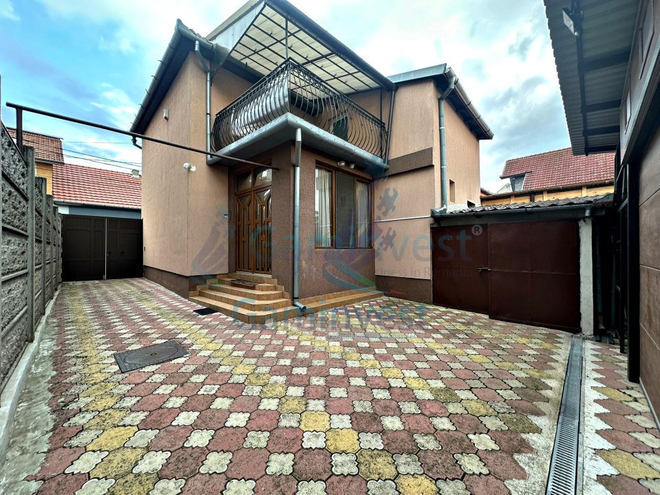 De vanzare cladire cu spatiu comercial si 2 apartamente in cartier Rogerius, Oradea, Bihor
