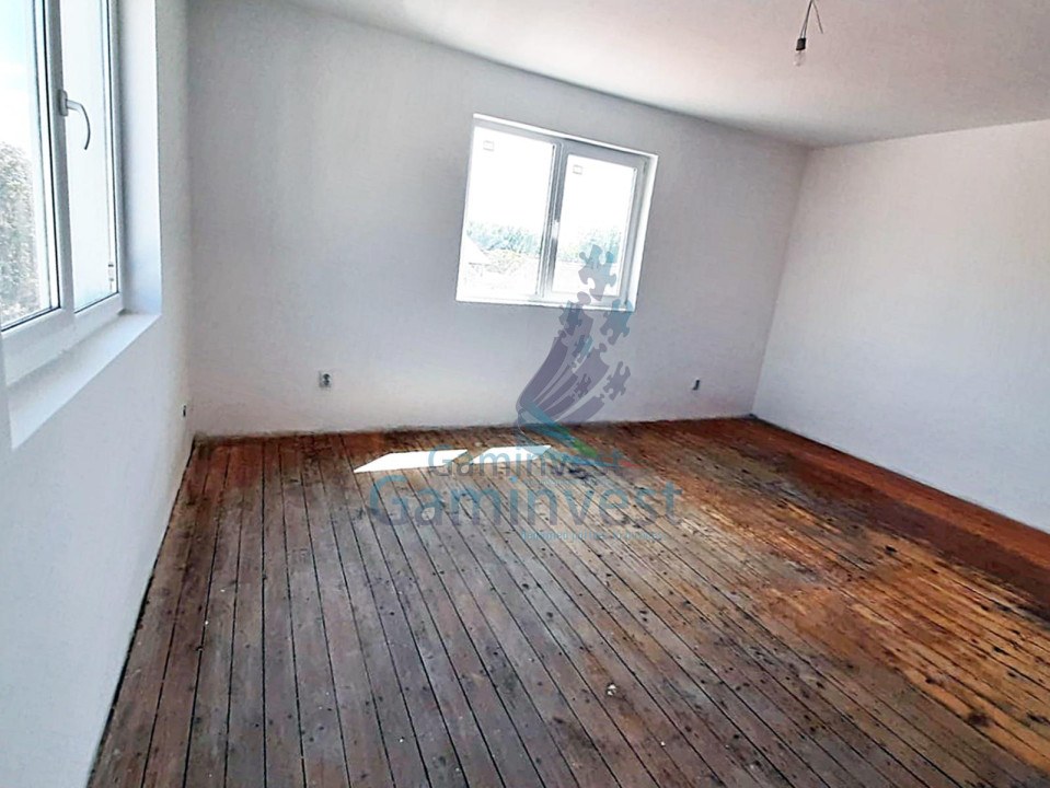 Building for rent, semi-central area, Oradea, Romania
