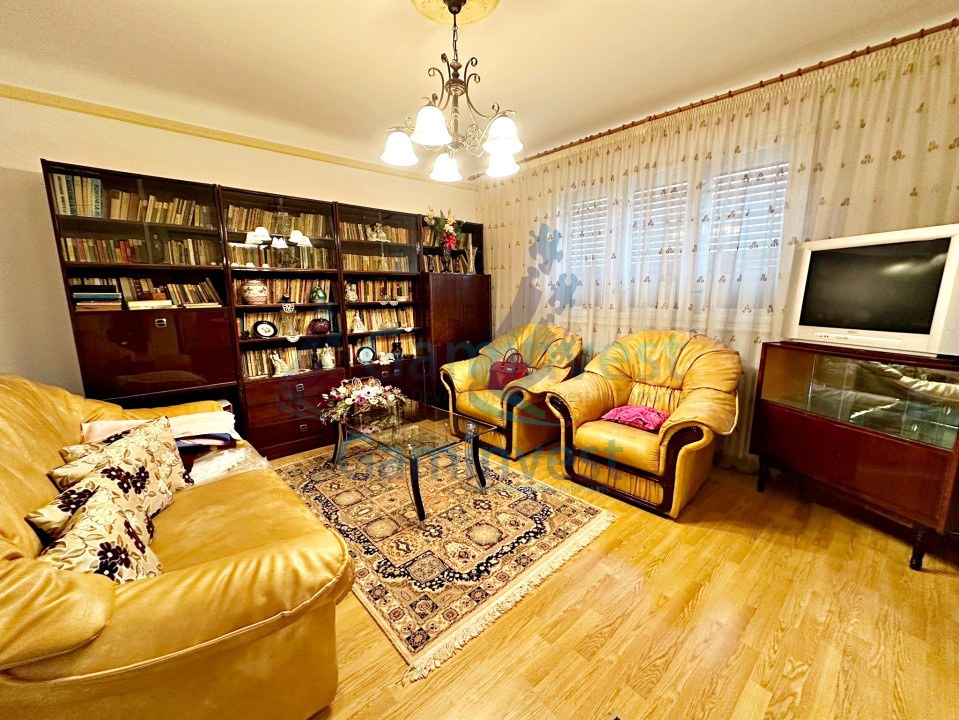 For sale! Building with commercial space and 2 apartments in Rogerius, Oradea, Bihor district