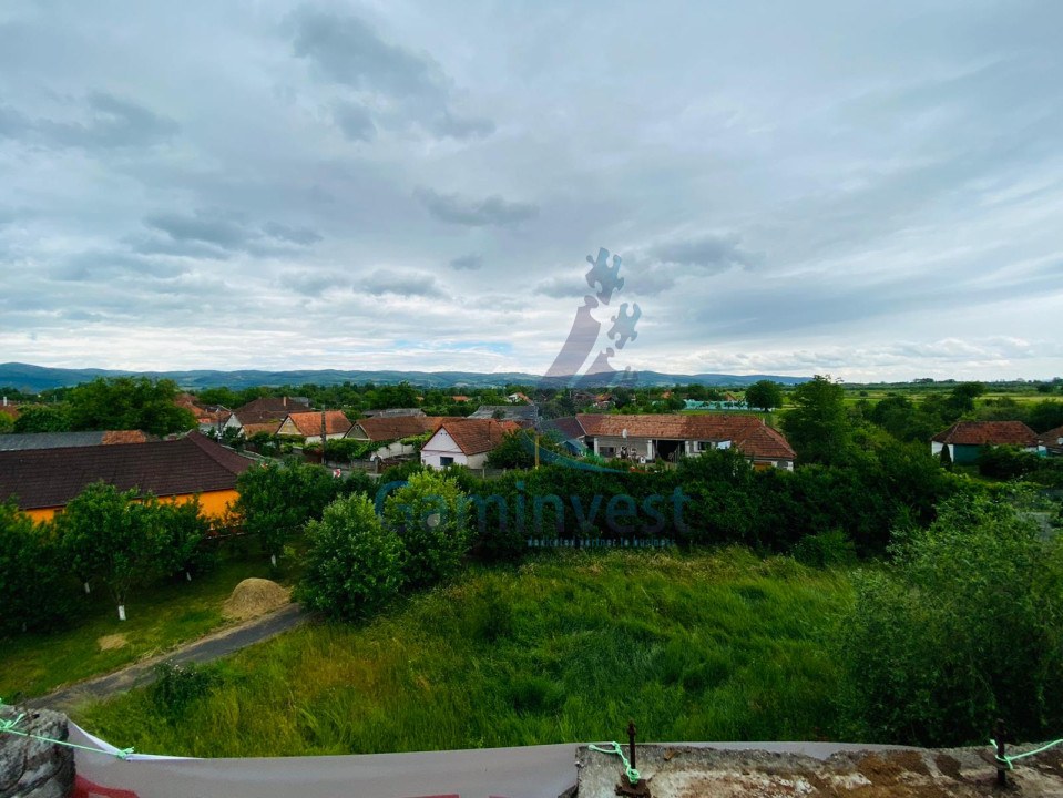 Building for sale for hotel development, 50 km from Oradea, Bihor