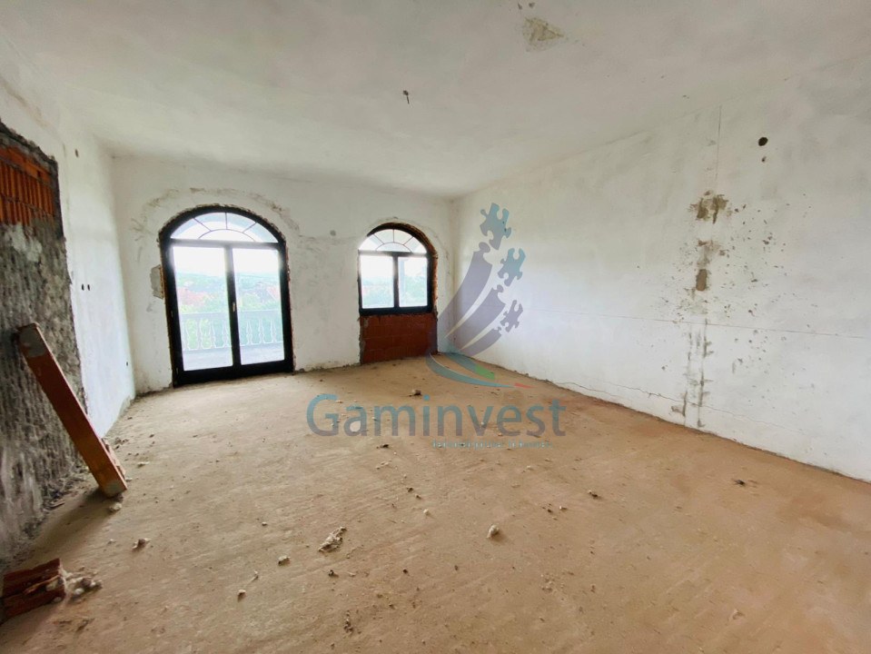 Cladire de vanzare pentru dezvoltare hotel, la 50 km de Oradea, Bihor