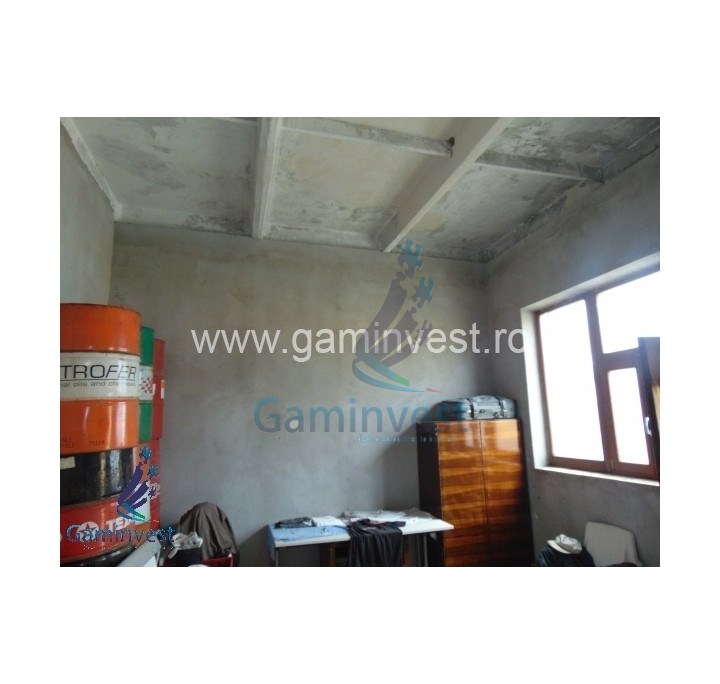 Complex de hale, cladire de birouri de vanzare,zona industriala Vest ,Oradea