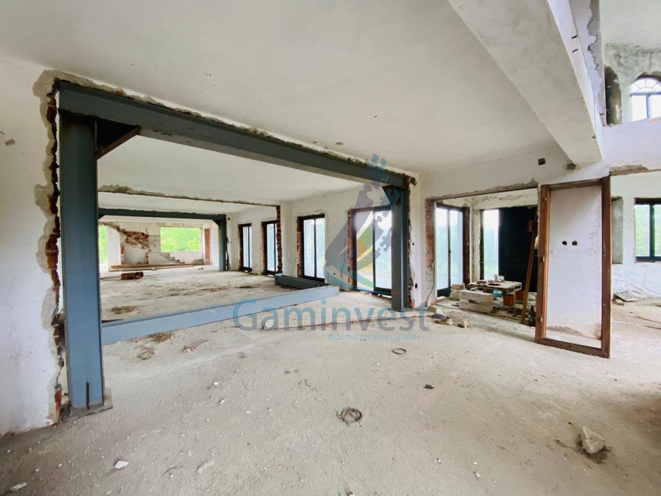 Cladire de vanzare pentru dezvoltare hotel, la 50 km de Oradea, Bihor